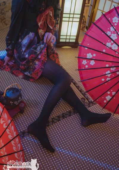 他解开女警的乳罩慢慢揉电影_1080P电影在线观看